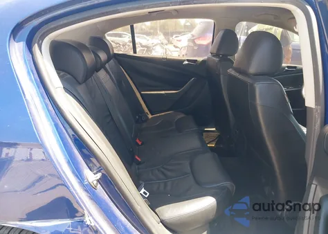 2008 Volkswagen Passat Lux z USA, uszkodzony, nr VIN WVWEK93C08E124682